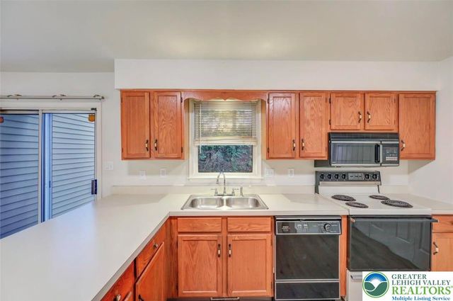 116 Eaglesmere Circle, East Stroudsburg, PA 18301