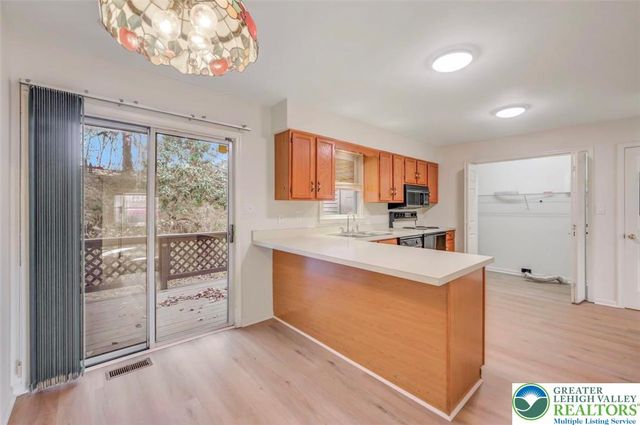 116 Eaglesmere Circle, East Stroudsburg, PA 18301