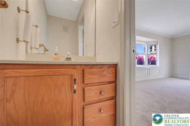 116 Eaglesmere Circle, East Stroudsburg, PA 18301