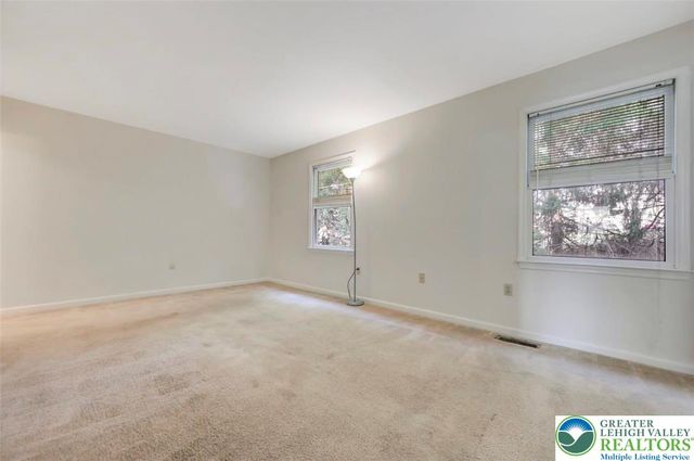 116 Eaglesmere Circle, East Stroudsburg, PA 18301