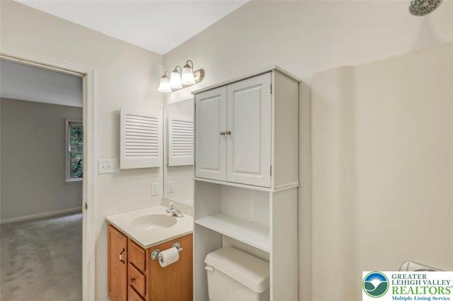 116 Eaglesmere Circle, East Stroudsburg, PA 18301