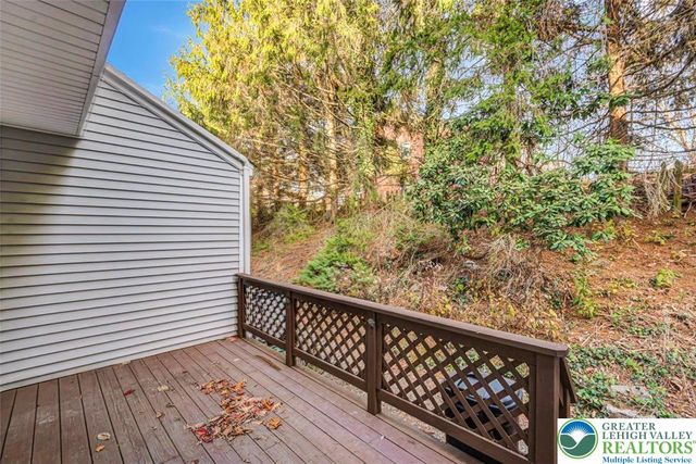 116 Eaglesmere Circle, East Stroudsburg, PA 18301