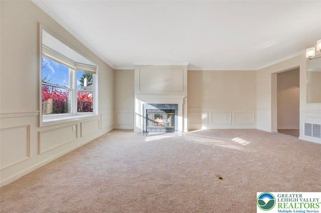 116 Eaglesmere Circle, East Stroudsburg, PA 18301