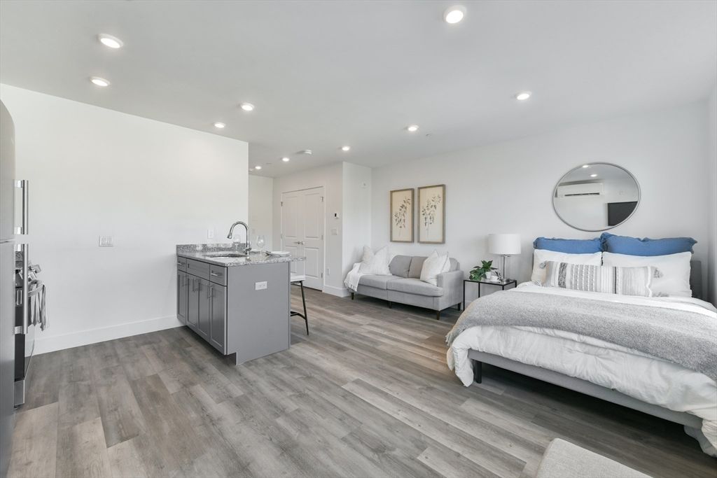 585 Essex St 217, Lynn, MA 01901