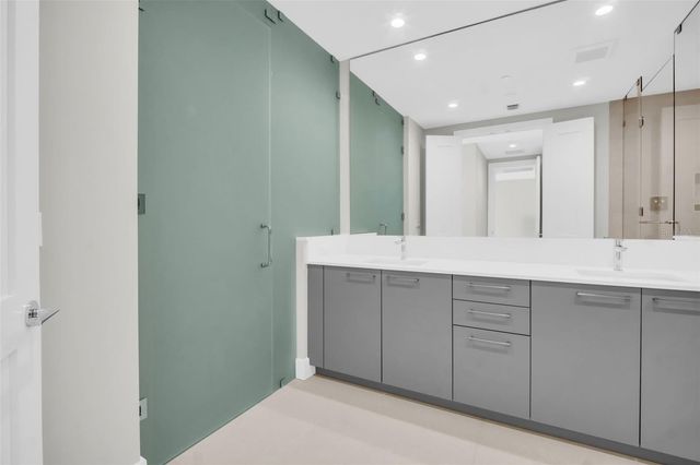 275 1ST AVENUE S 3304, St Petersburg, FL 33701