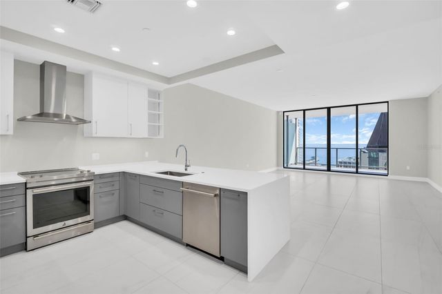 275 1ST AVENUE S 3304, St Petersburg, FL 33701