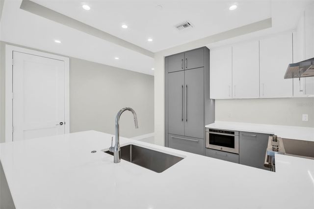 275 1ST AVENUE S 3304, St Petersburg, FL 33701