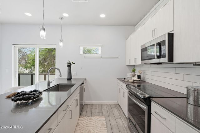 2727 E THOMAS Road 5, Phoenix, AZ 85016