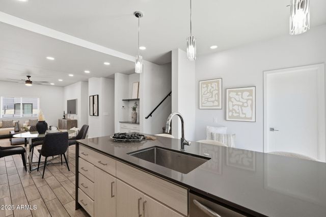 2727 E THOMAS Road 5, Phoenix, AZ 85016
