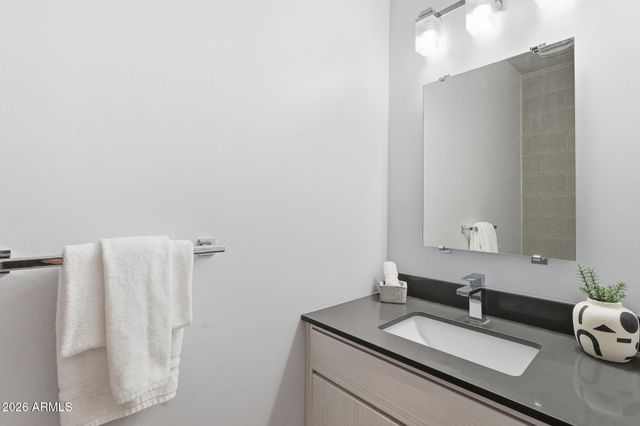 2727 E THOMAS Road 5, Phoenix, AZ 85016