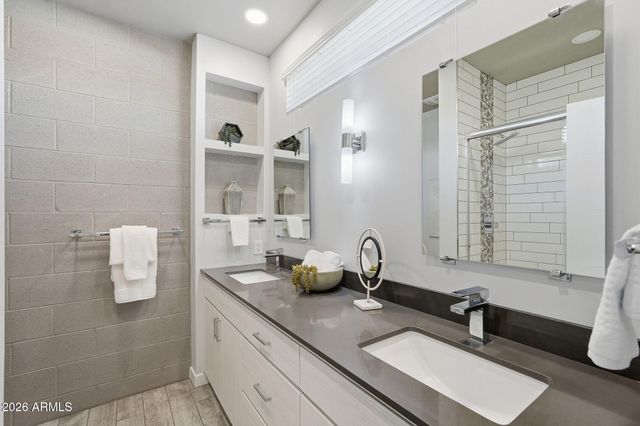 2727 E THOMAS Road 5, Phoenix, AZ 85016