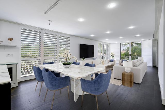 429 Australian Avenue 9, Palm Beach, FL 33480