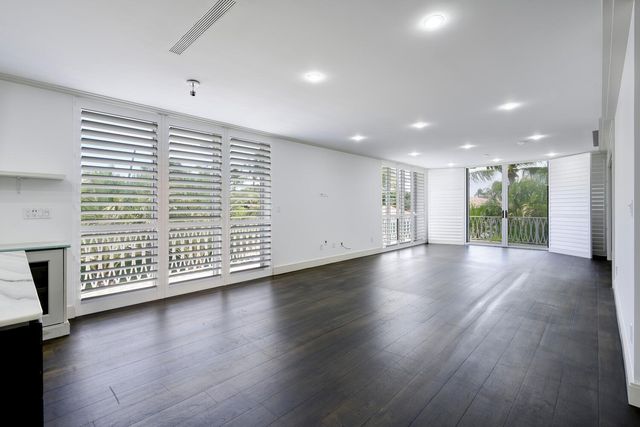 429 Australian Avenue 9, Palm Beach, FL 33480