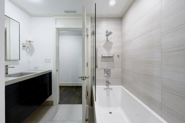 429 Australian Avenue 9, Palm Beach, FL 33480