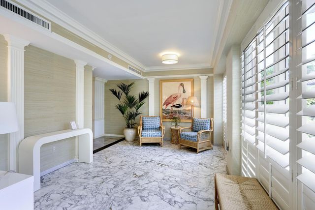 429 Australian Avenue 9, Palm Beach, FL 33480