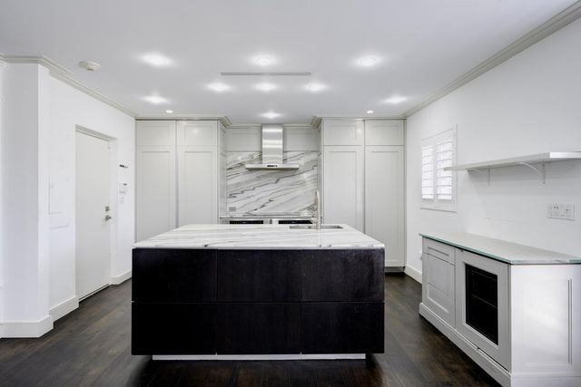 429 Australian Avenue 9, Palm Beach, FL 33480