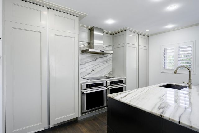 429 Australian Avenue 9, Palm Beach, FL 33480