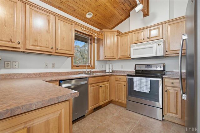 307 Meadow Point Drive, Moneta, VA 24121