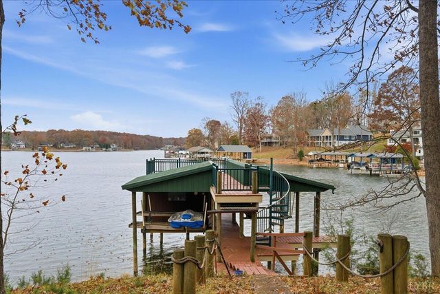 307 Meadow Point Drive, Moneta, VA 24121