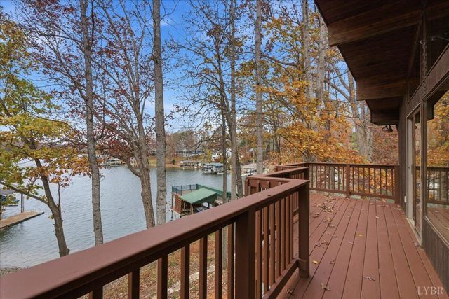307 Meadow Point Drive, Moneta, VA 24121