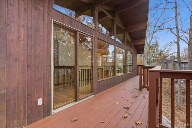 307 Meadow Point Drive, Moneta, VA 24121