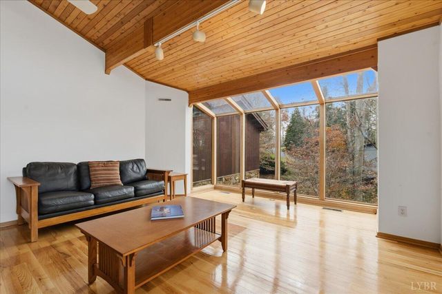 307 Meadow Point Drive, Moneta, VA 24121