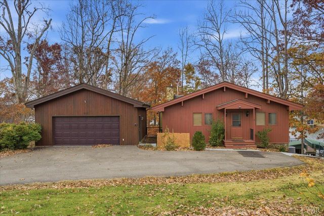 307 Meadow Point Drive, Moneta, VA 24121