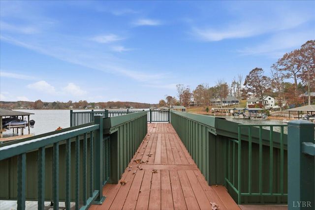 307 Meadow Point Drive, Moneta, VA 24121