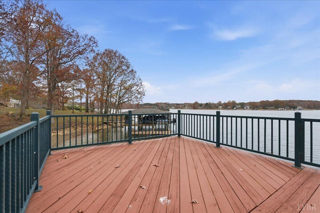 307 Meadow Point Drive, Moneta, VA 24121