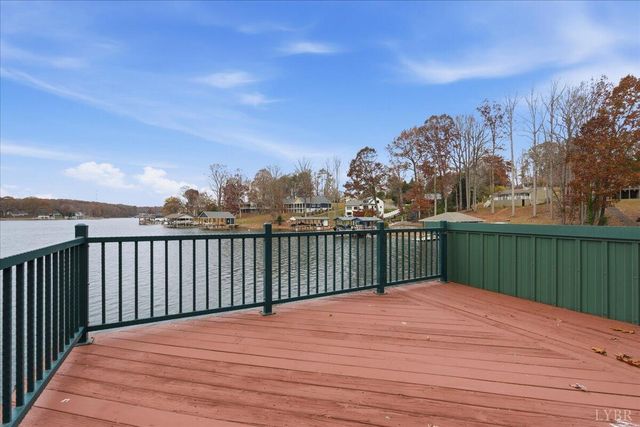 307 Meadow Point Drive, Moneta, VA 24121