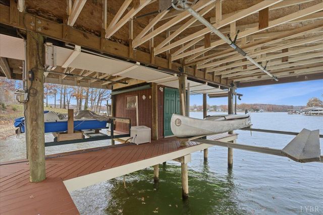 307 Meadow Point Drive, Moneta, VA 24121