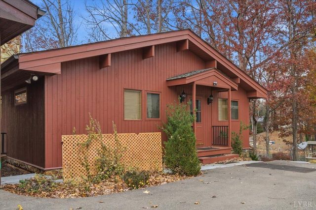 307 Meadow Point Drive, Moneta, VA 24121