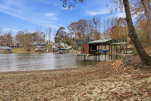 307 Meadow Point Drive, Moneta, VA 24121