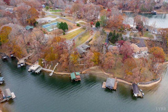 307 Meadow Point Drive, Moneta, VA 24121