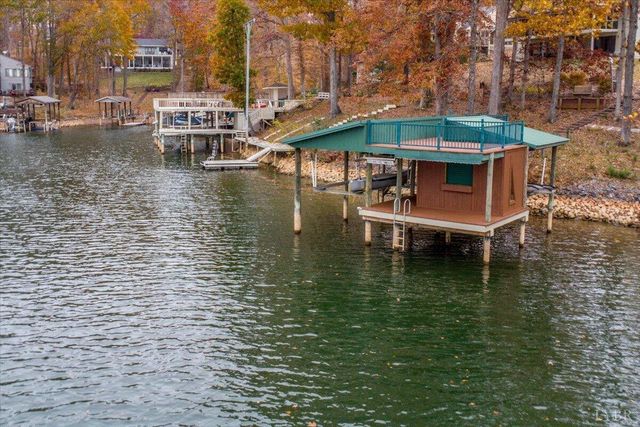 307 Meadow Point Drive, Moneta, VA 24121