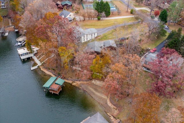 307 Meadow Point Drive, Moneta, VA 24121