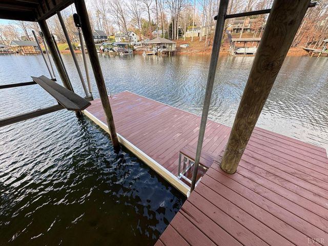 307 Meadow Point Drive, Moneta, VA 24121