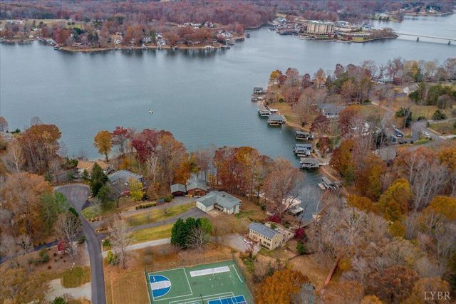 307 Meadow Point Drive, Moneta, VA 24121