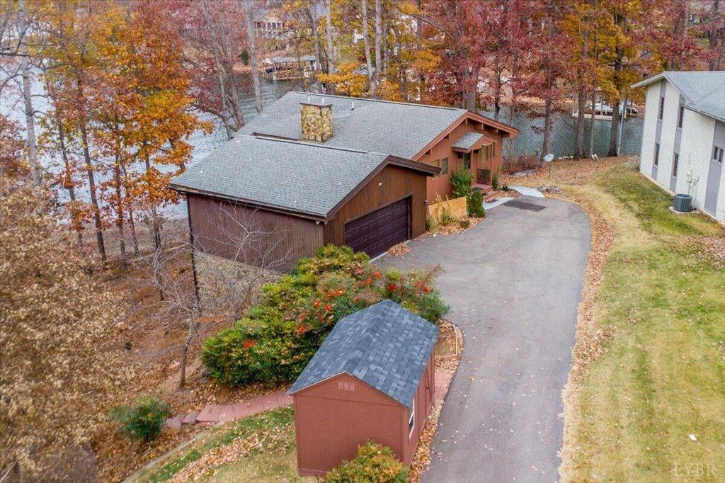 307 Meadow Point Drive, Moneta, VA 24121