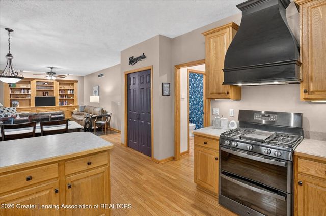 2586 Sanibel Hollow, Holt, MI 48842