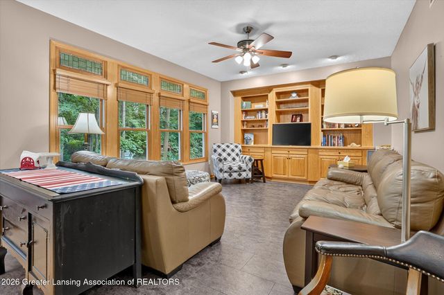 2586 Sanibel Hollow, Holt, MI 48842