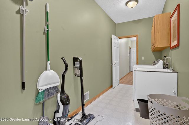 2586 Sanibel Hollow, Holt, MI 48842