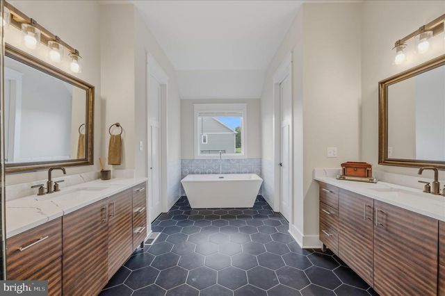 288 ELEGANT DR, Martinsburg, WV 25403