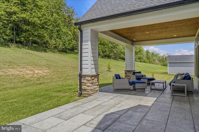 288 ELEGANT DR, Martinsburg, WV 25403