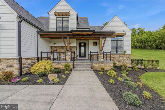 288 ELEGANT DR, Martinsburg, WV 25403