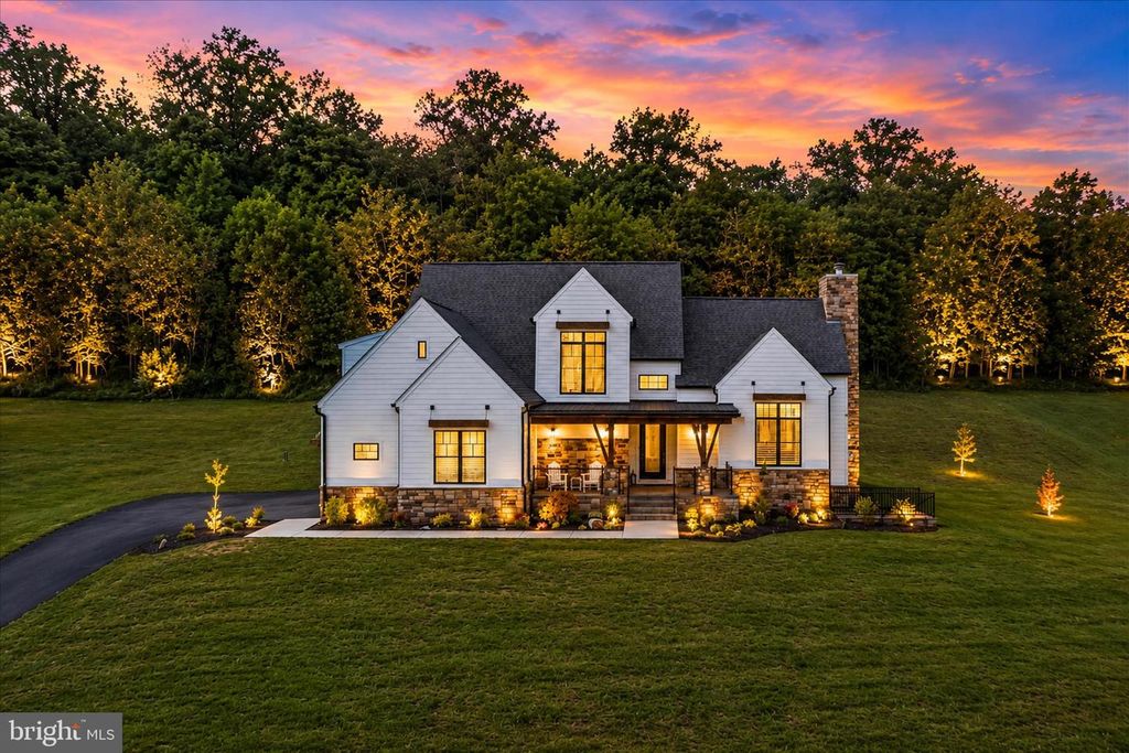 288 ELEGANT DR, Martinsburg, WV 25403
