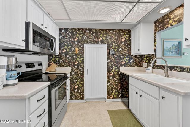 111 Civic Drive, Perrysburg, OH 43551