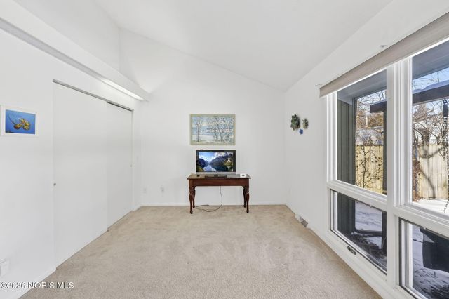 111 Civic Drive, Perrysburg, OH 43551