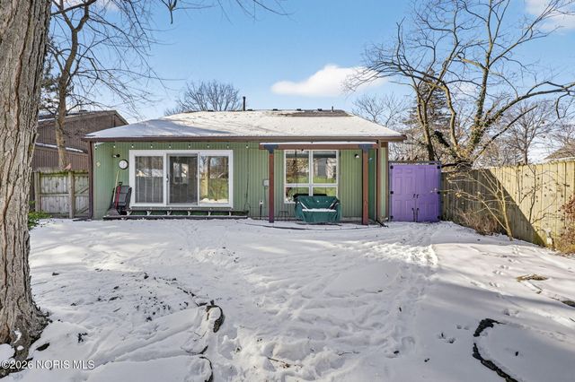 111 Civic Drive, Perrysburg, OH 43551