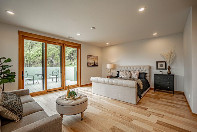 8612 OR-66, Ashland, OR 97520